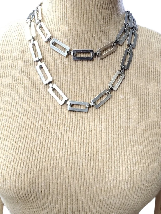 Vtg. Long Rectangular Link Chain Necklace - Picture 2 of 8